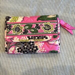 Vera Bradley Priscilla pink wallet! Lots of compartments